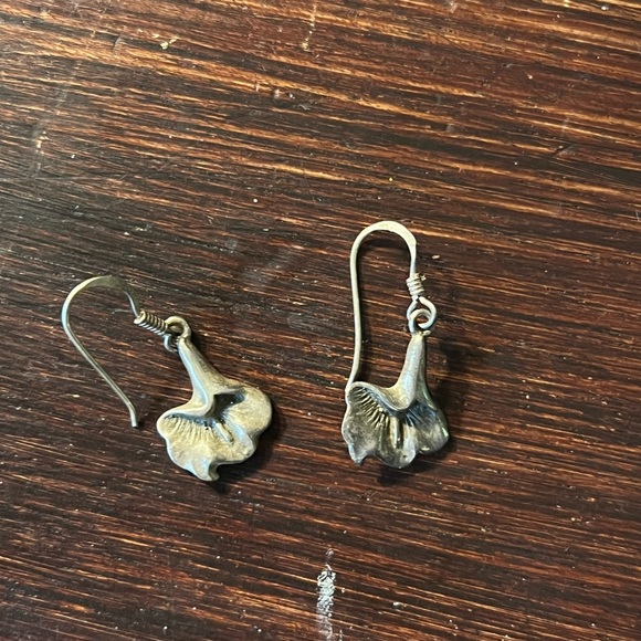 ✨Vintage 925 Sterling Silver Lily Flower French Wire Hook Dangle Earrings✨ - Picture 5 of 6